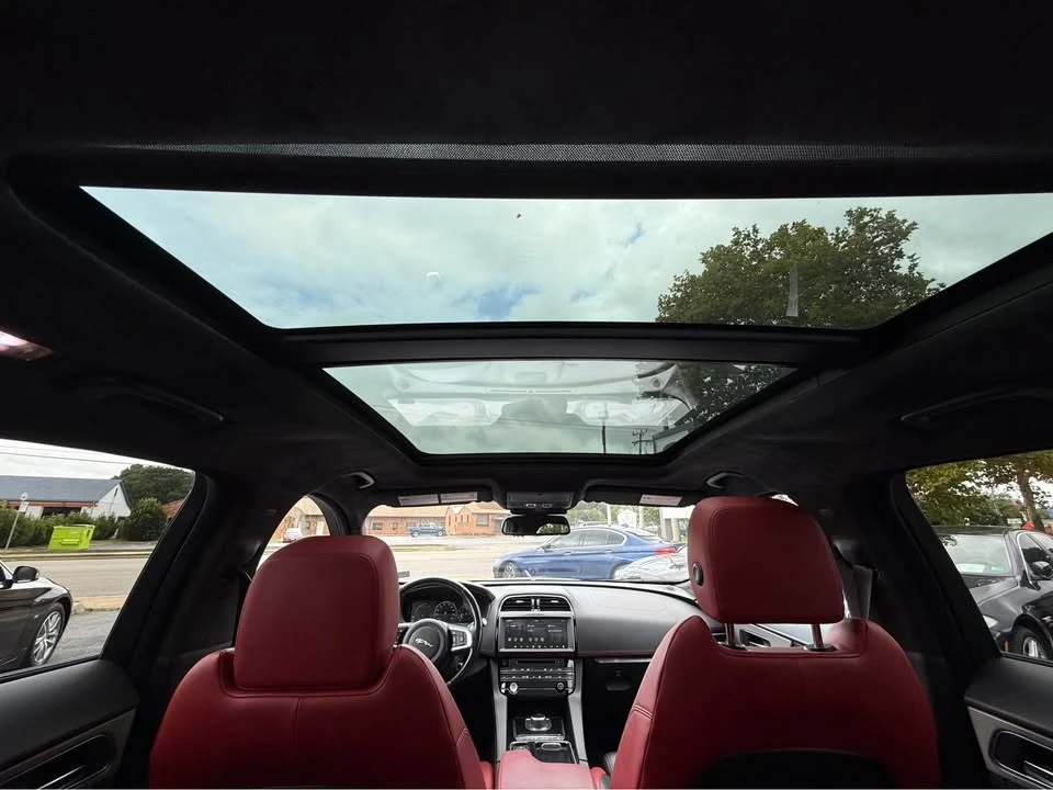 2018 Jaguar F-Pace - Image 15 of 20