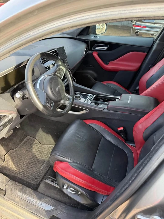 2018 Jaguar F-Pace - Image 7 of 10