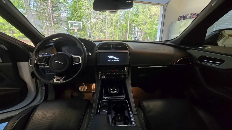 2018 Jaguar F-Pace - Image 11 of 15