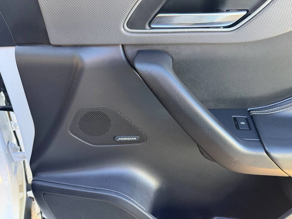 2018 Jaguar F-Pace - Image 17 of 24