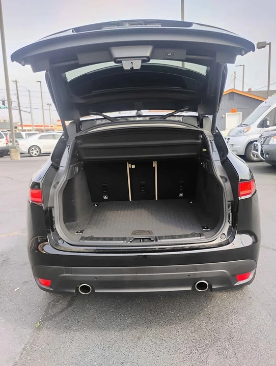 2018 Jaguar F-Pace - Image 11 of 12