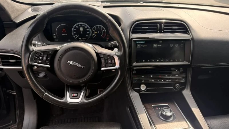 2018 Jaguar F-Pace - Image 18 of 20