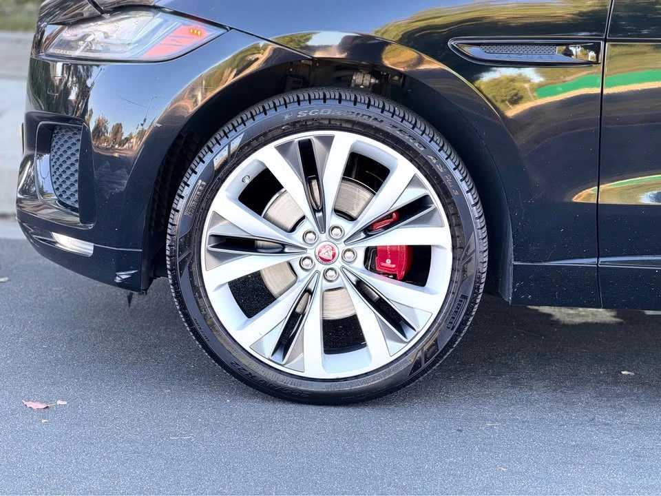 2018 Jaguar F-Pace - Image 4 of 17