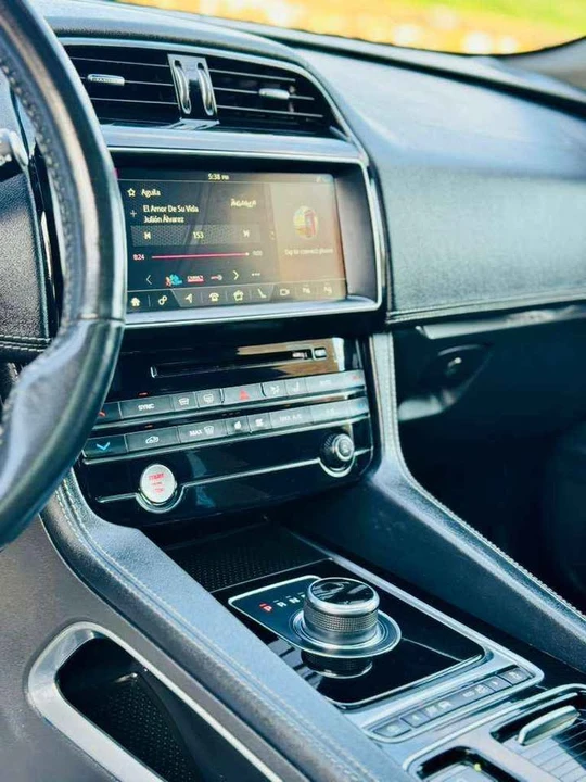 2018 Jaguar F-Pace - Image 13 of 20