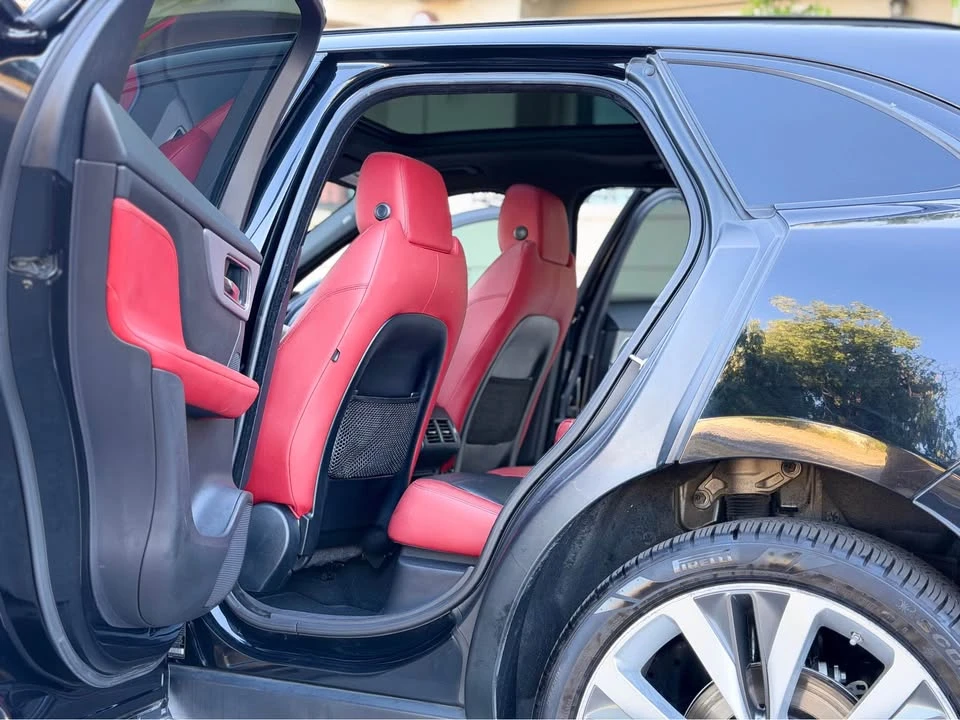 2018 Jaguar F-Pace - Image 12 of 17