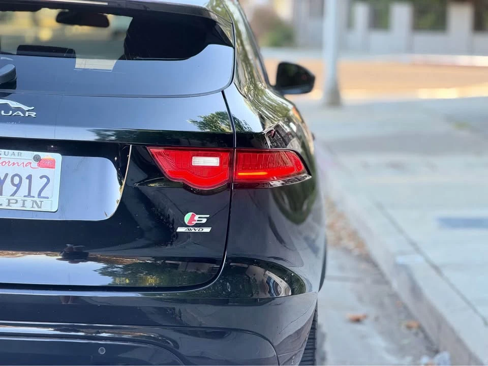 2018 Jaguar F-Pace - Image 9 of 17