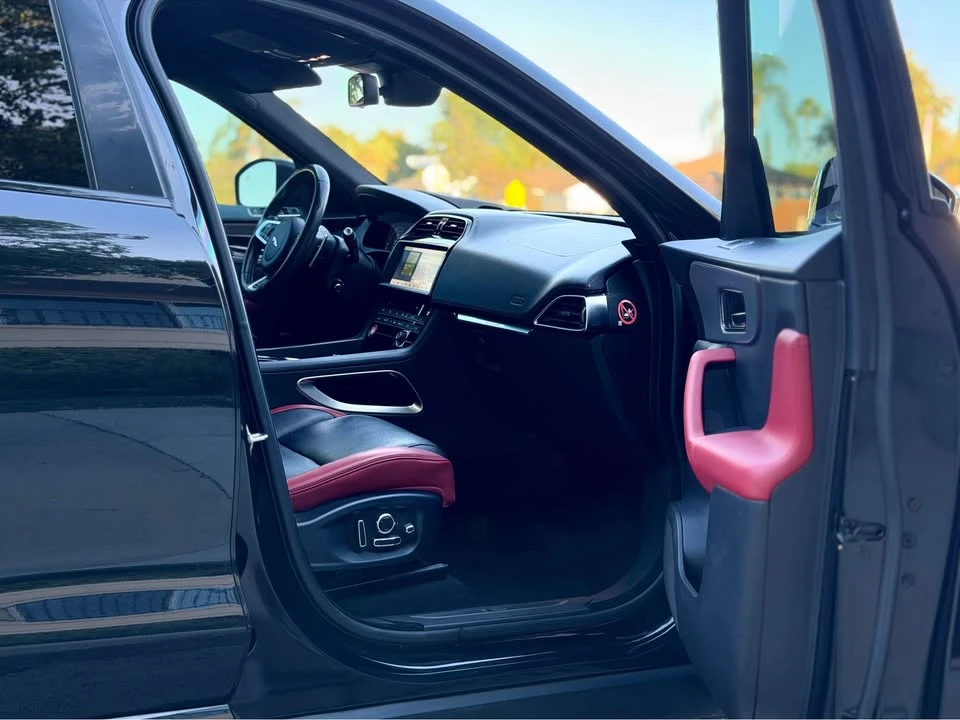 2018 Jaguar F-Pace - Image 10 of 17