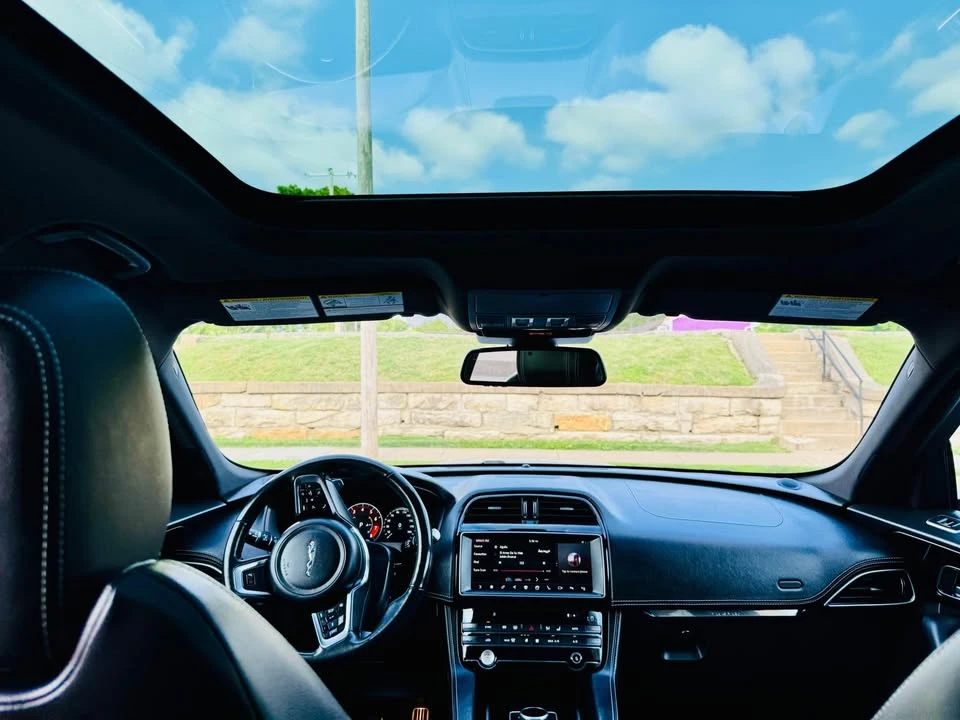 2018 Jaguar F-Pace - Image 14 of 20