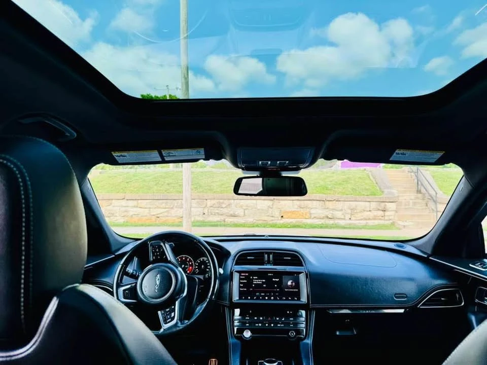 2018 Jaguar F-Pace - Image 17 of 20
