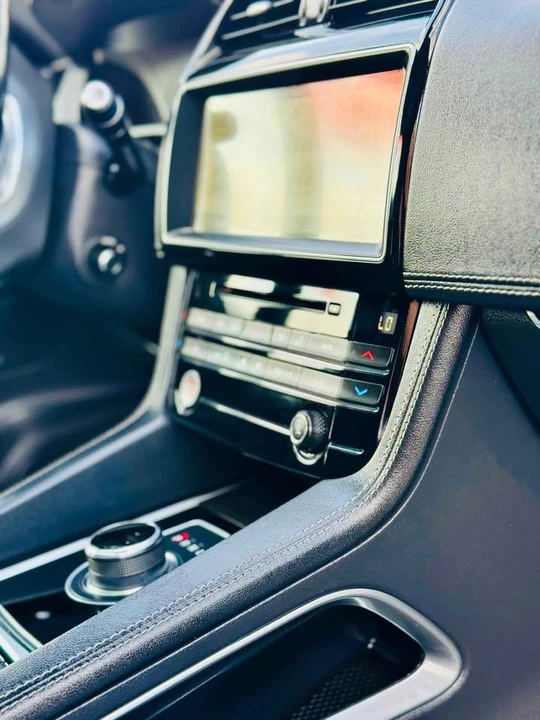 2018 Jaguar F-Pace - Image 18 of 20