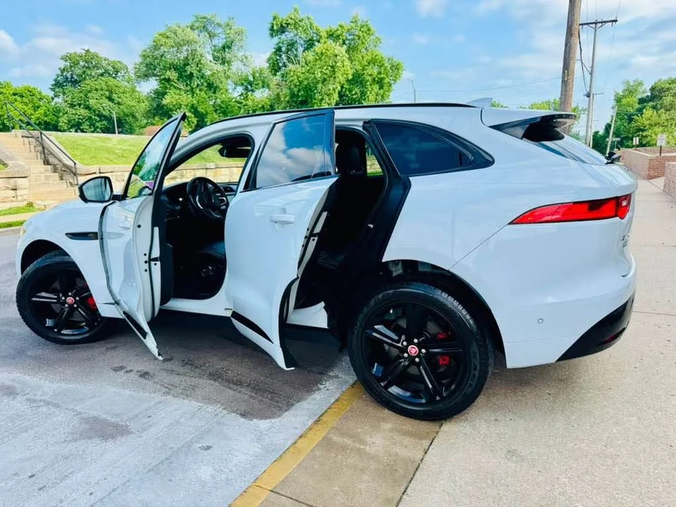 2018 Jaguar F-Pace - Image 3 of 20