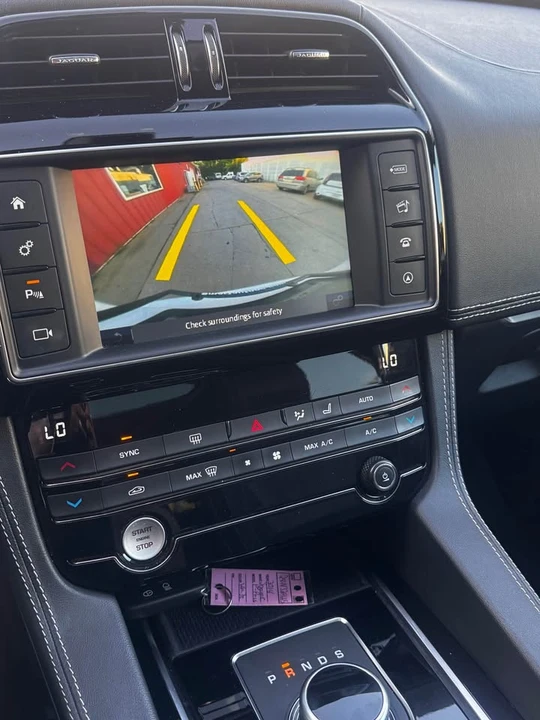2018 Jaguar F-Pace - Image 15 of 17