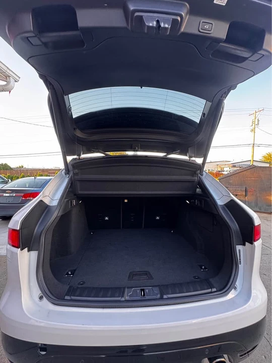 2018 Jaguar F-Pace - Image 8 of 17