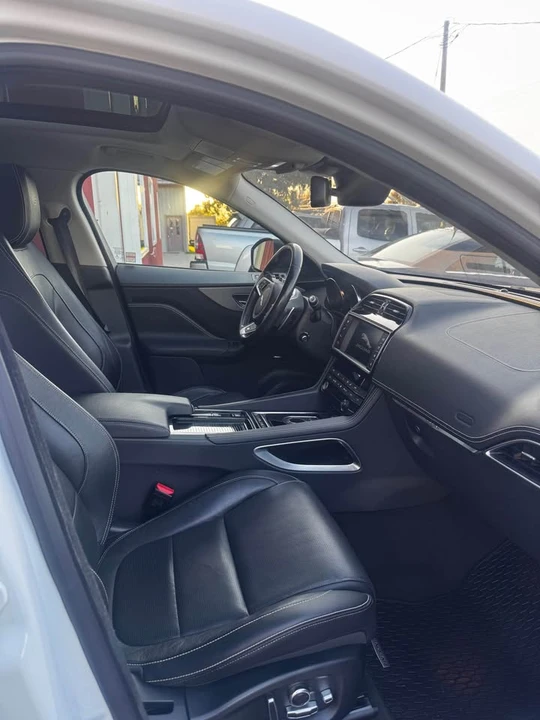 2018 Jaguar F-Pace - Image 10 of 17