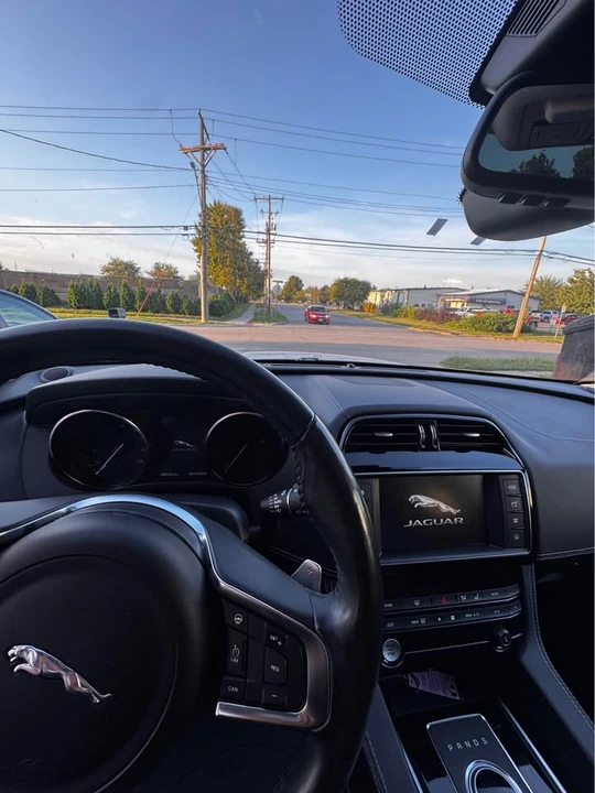 2018 Jaguar F-Pace - Image 13 of 17