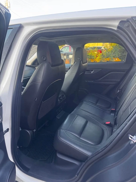 2018 Jaguar F-Pace - Image 11 of 17