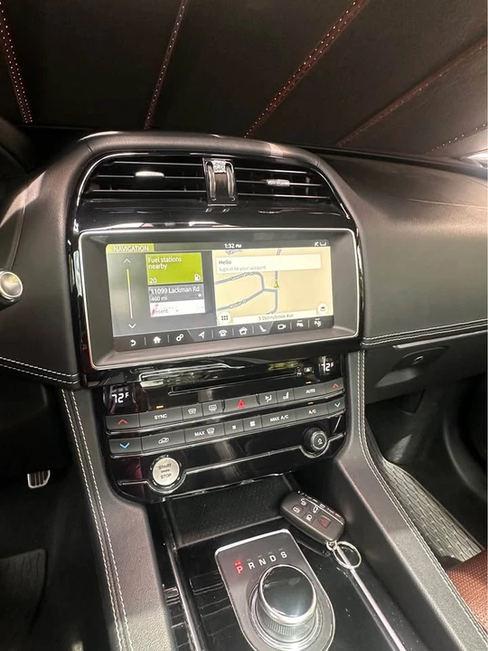 2018 Jaguar F-Pace - Image 7 of 9