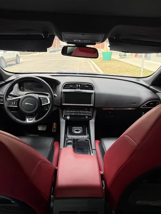 2018 Jaguar F-Pace - Image 5 of 10