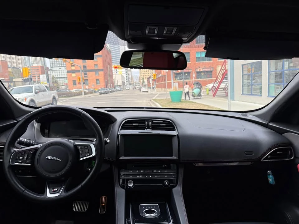 2018 Jaguar F-Pace - Image 6 of 10