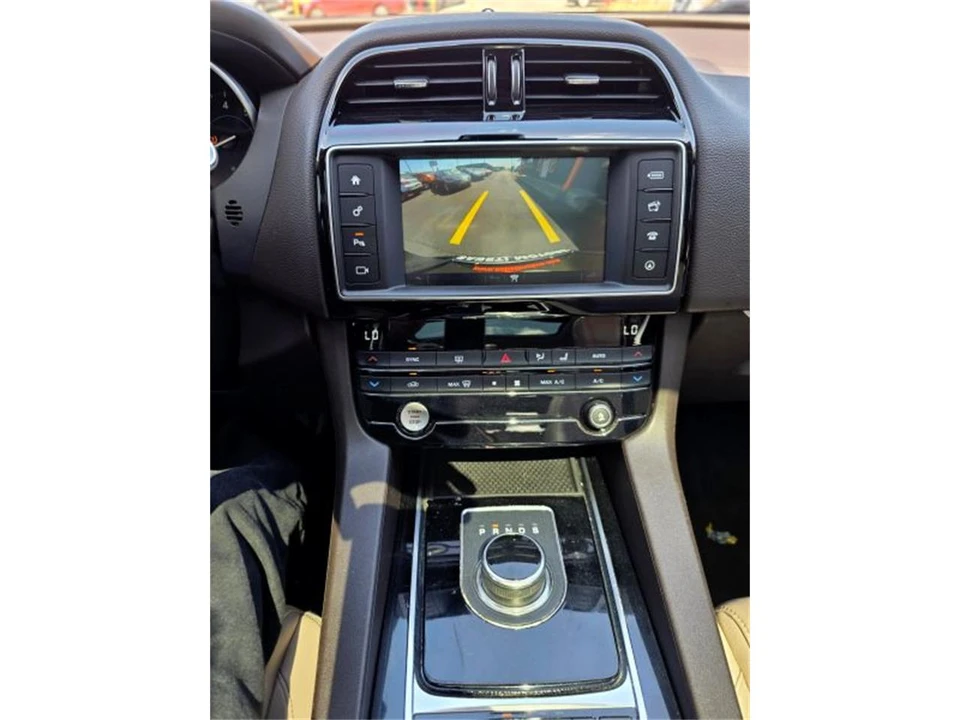 2018 Jaguar F-Pace - Image 16 of 21