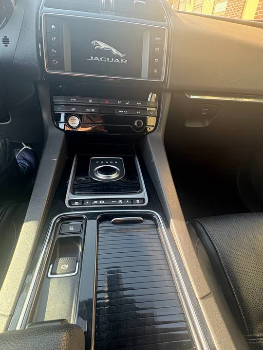 2018 Jaguar F-Pace - Image 6 of 8