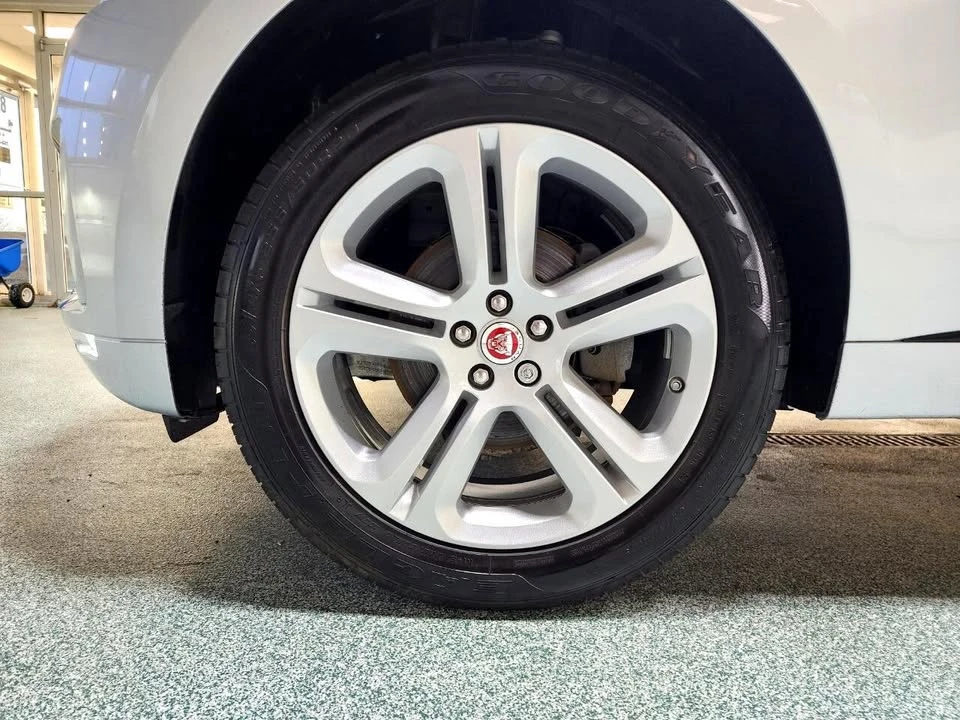 2018 Jaguar F-Pace - Image 12 of 15