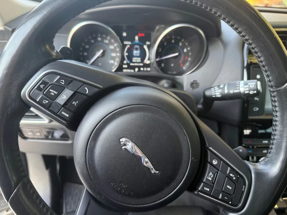 2018 Jaguar F-Pace - Image 9 of 10