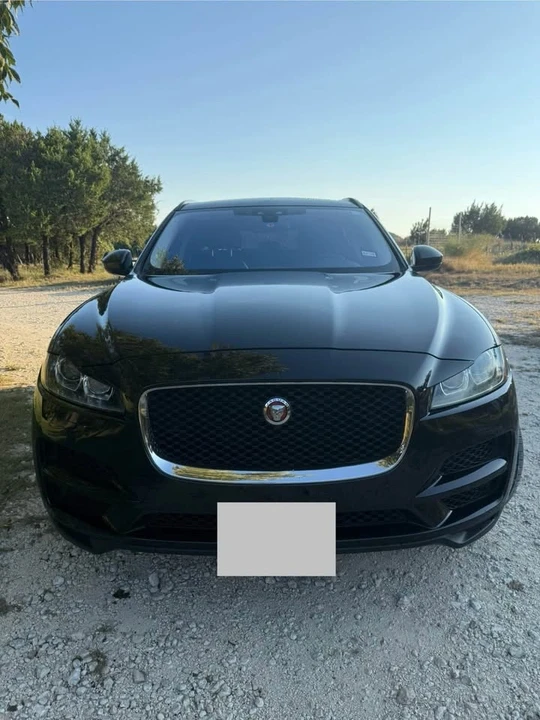 2018 Jaguar F-Pace - Image 2 of 10