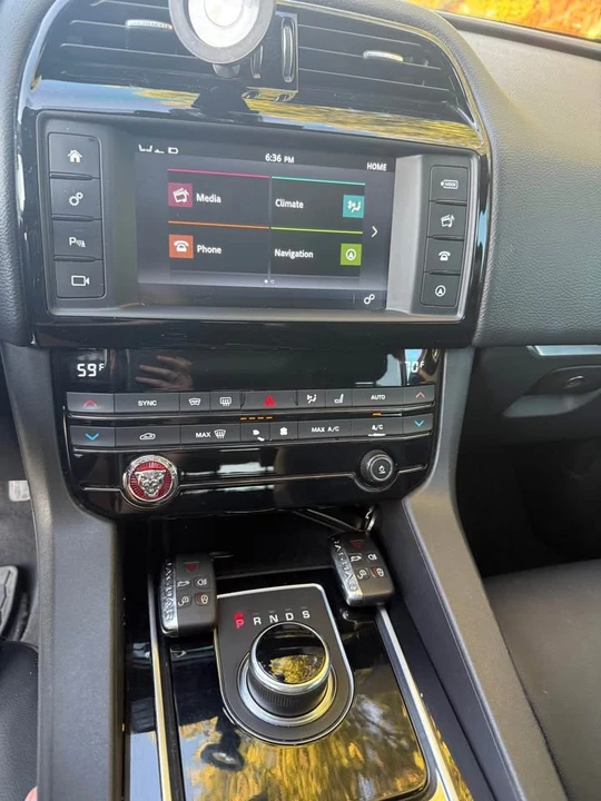 2018 Jaguar F-Pace - Image 7 of 10