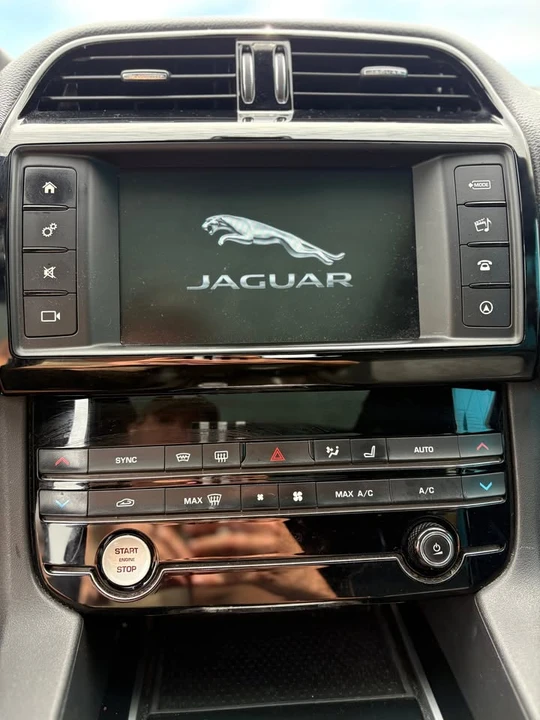 2018 Jaguar F-Pace - Image 8 of 10