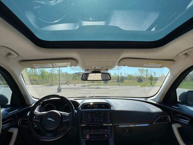 2018 Jaguar F-Pace - Image 9 of 10