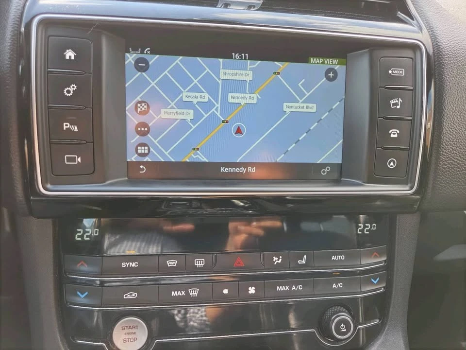 2018 Jaguar F-Pace - Image 17 of 20