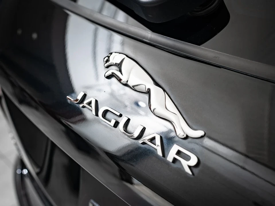 2018 Jaguar F-Pace - Image 16 of 21