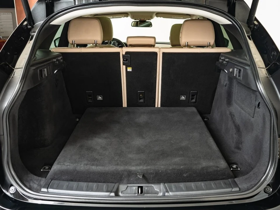 2018 Jaguar F-Pace - Image 17 of 21