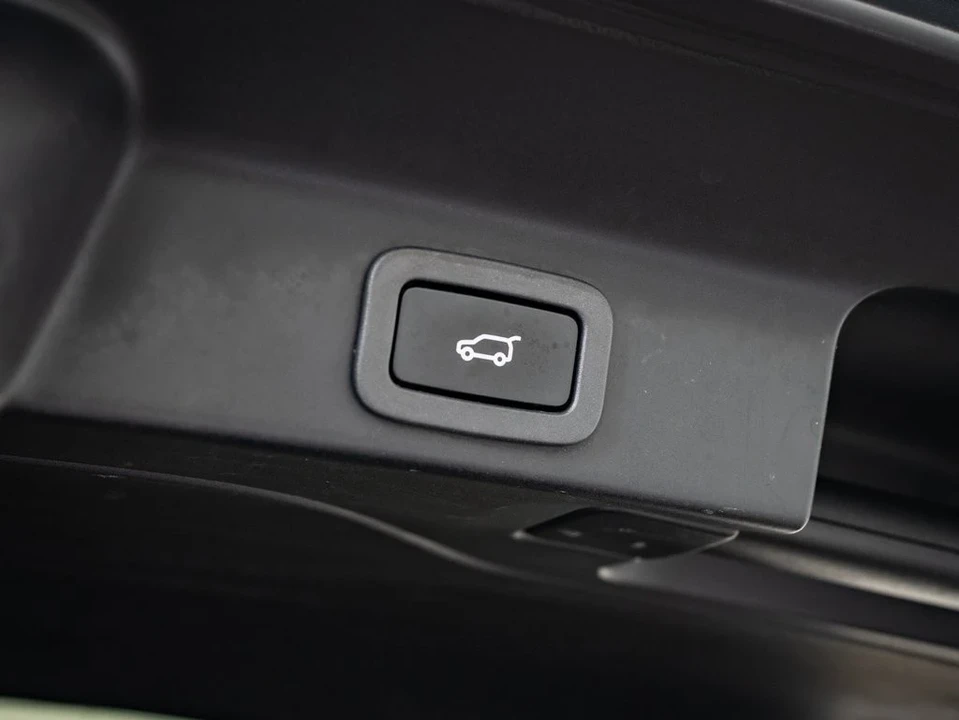 2018 Jaguar F-Pace - Image 18 of 21
