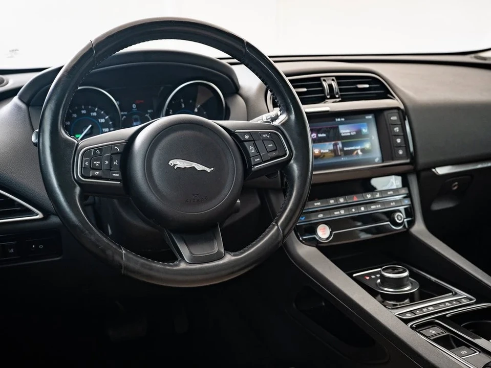 2018 Jaguar F-Pace - Image 4 of 21