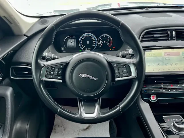 2018 Jaguar F-Pace - Image 8 of 13