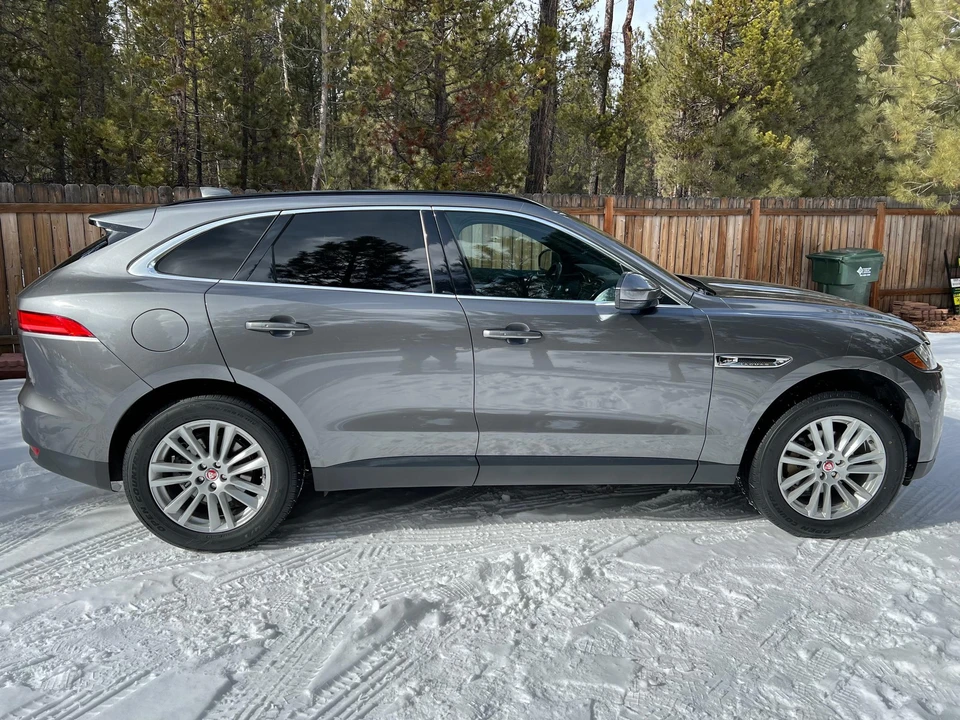 2018 Jaguar F-Pace - Image 25 of 31