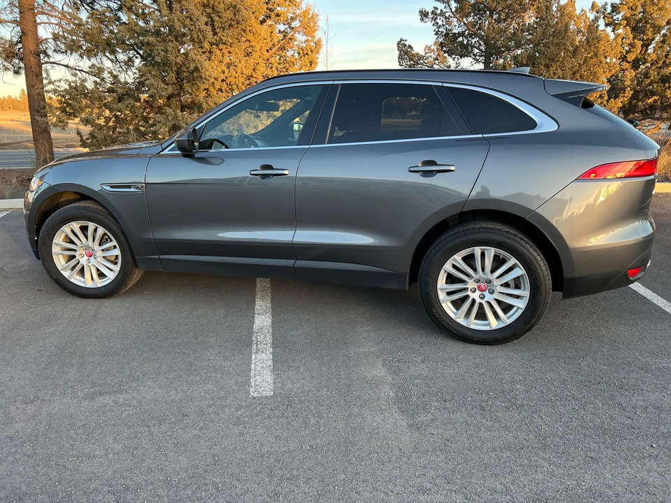 2018 Jaguar F-Pace - Image 9 of 31