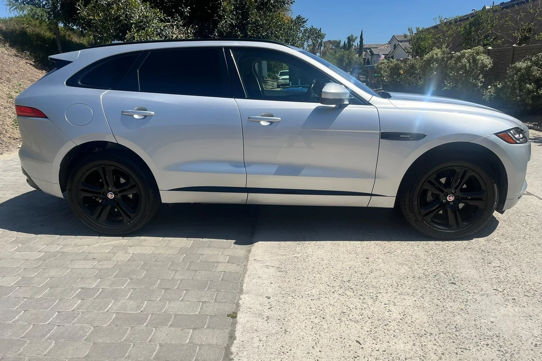 2018 Jaguar F-Pace - Image 3 of 25