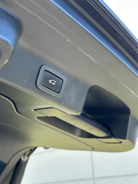2018 Jaguar F-Pace - Image 17 of 20
