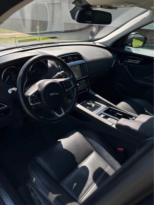 2018 Jaguar F-Pace - Image 11 of 20