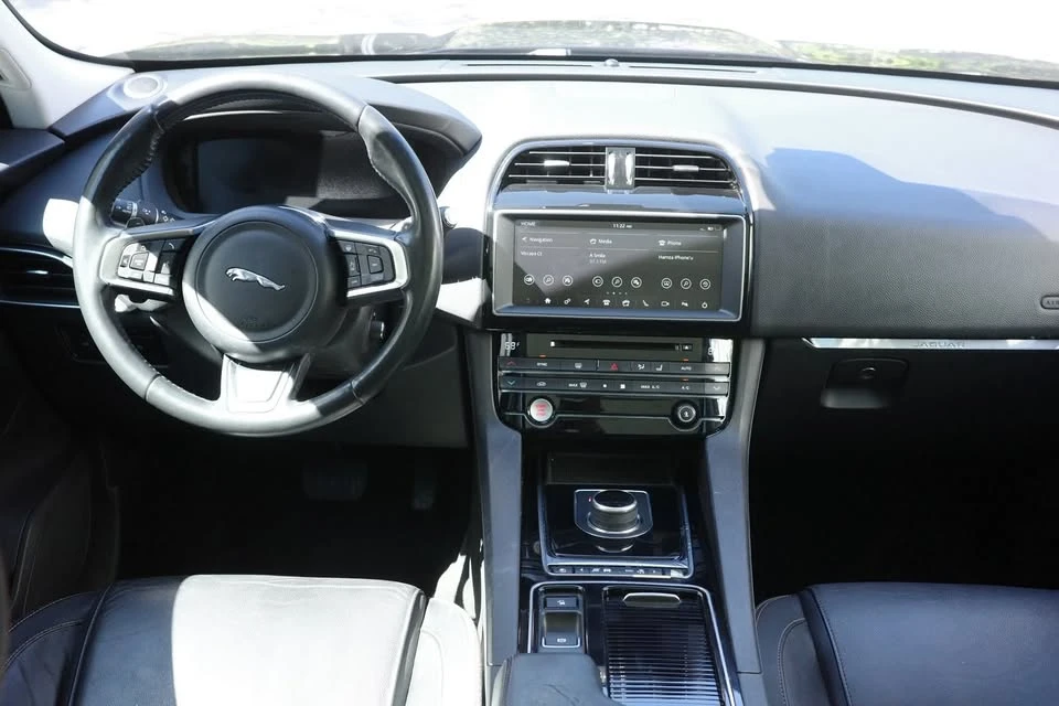 2018 Jaguar F-Pace - Image 3 of 11