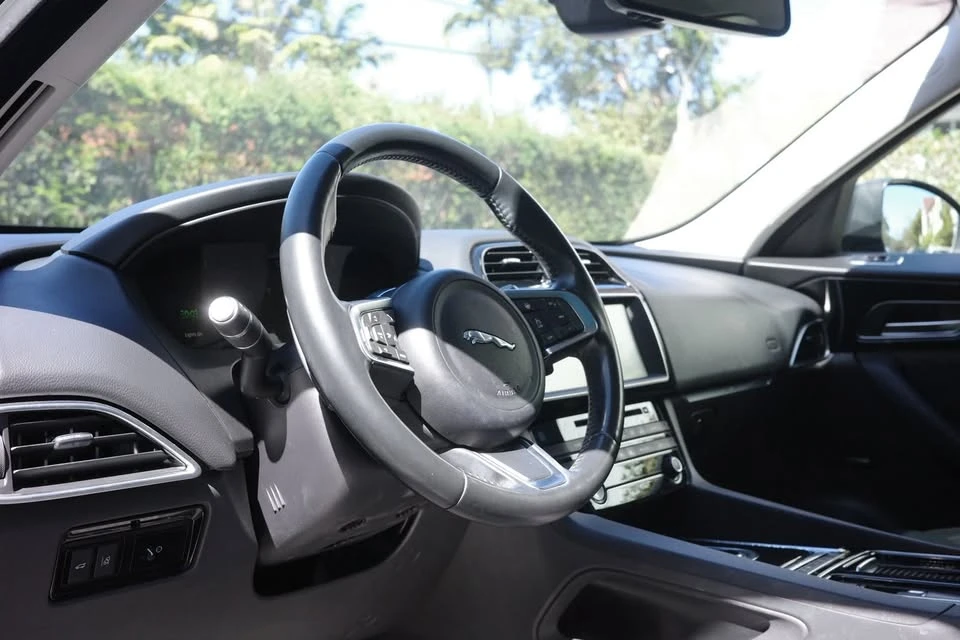 2018 Jaguar F-Pace - Image 2 of 11