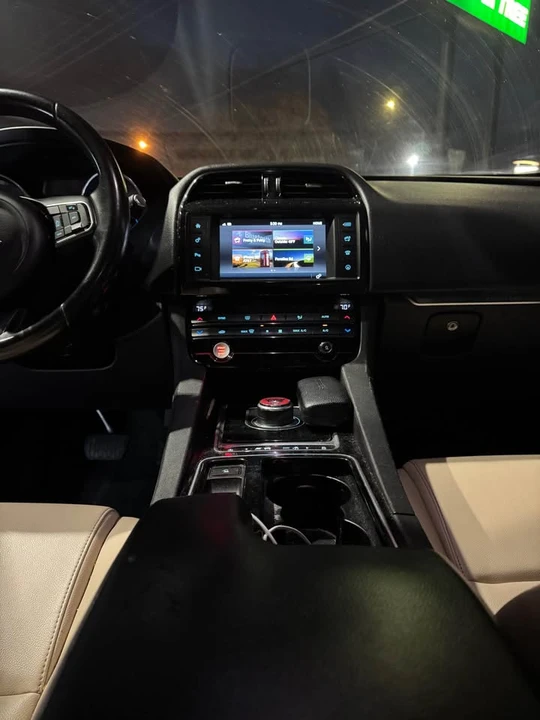 2018 Jaguar F-Pace - Image 7 of 9