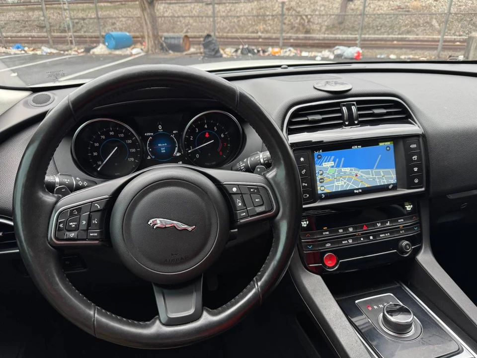2018 Jaguar F-Pace - Image 13 of 20