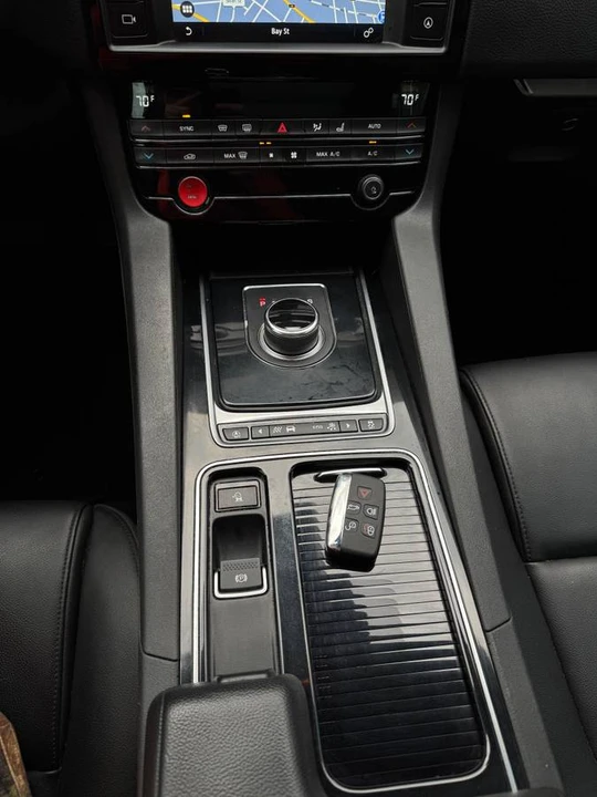 2018 Jaguar F-Pace - Image 16 of 20