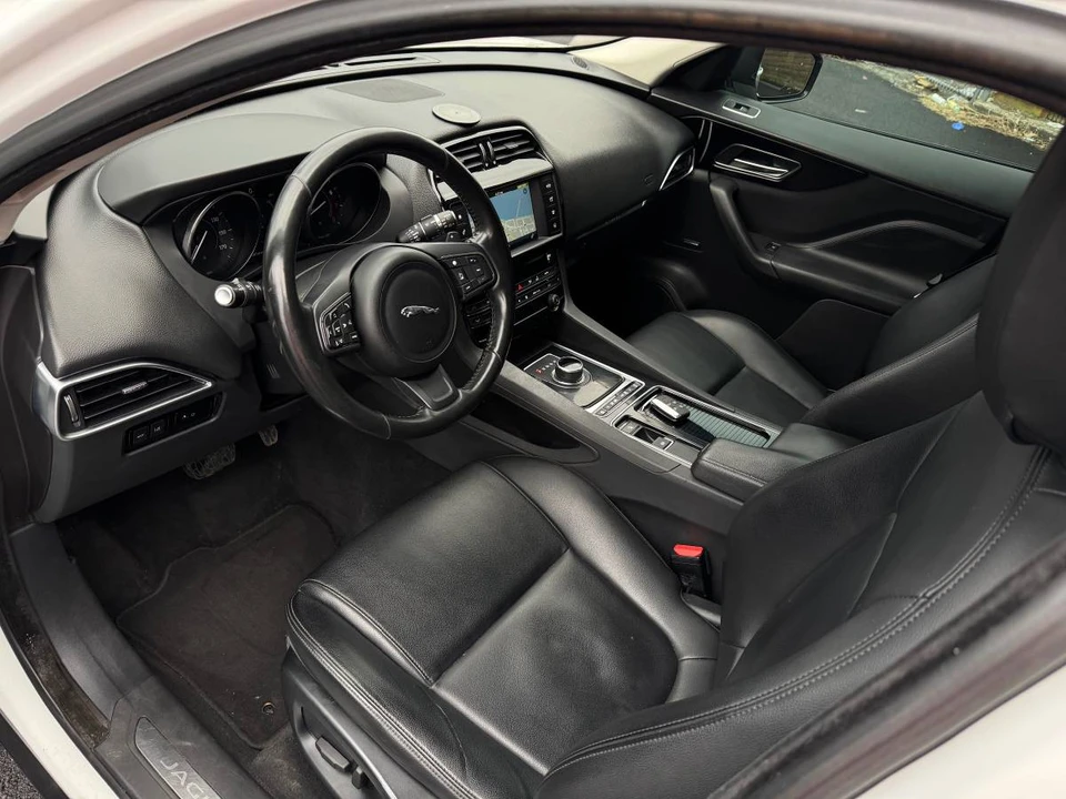 2018 Jaguar F-Pace - Image 10 of 20