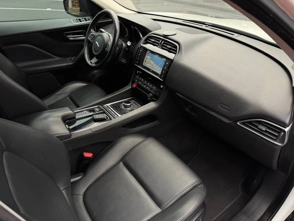 2018 Jaguar F-Pace - Image 17 of 20