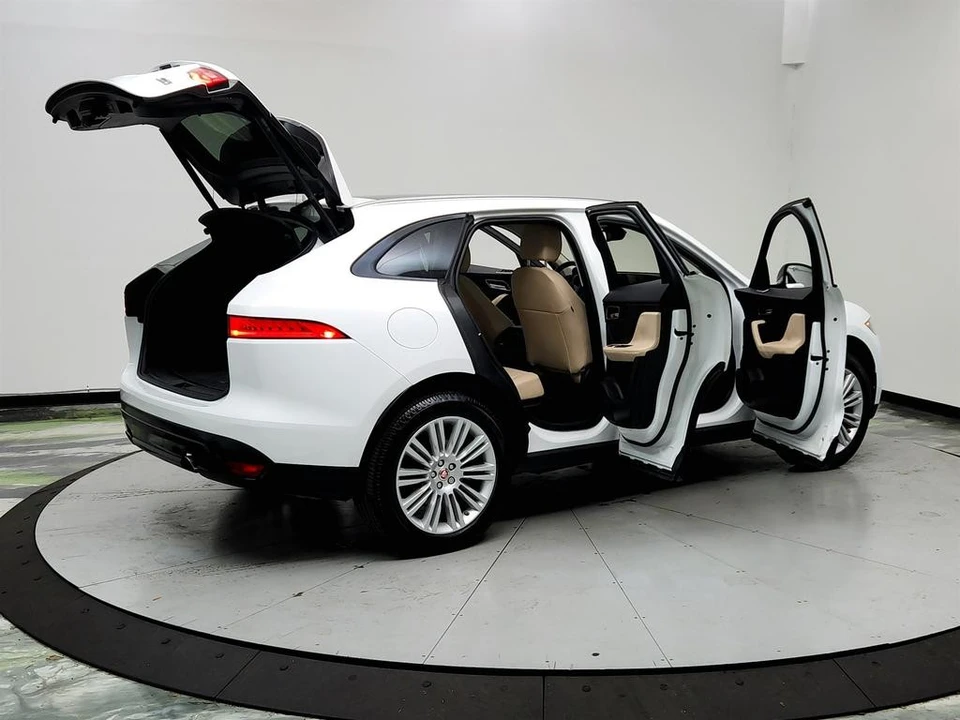 2018 Jaguar F-Pace - Image 11 of 12